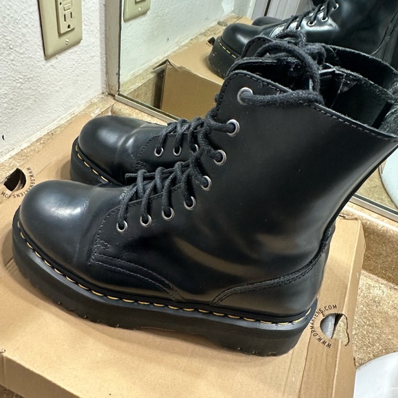 Dr. Martens Jadon Boot Smooth Leather Platforms - Picture 4 of 8
